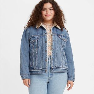 Levi’s Sherpa Lined Denim Jacket size L womens